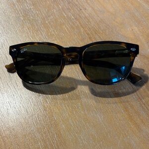 Ray-Ban Women’s Classic Brown Sunglasses RB 4140 710 GUC!